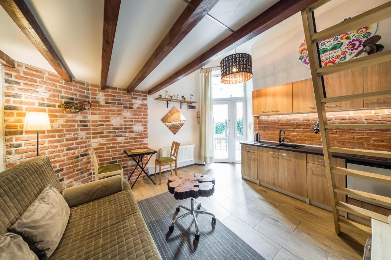 Studio Z Ogrodem Przy Starej Zajezdni Cracovie Extérieur photo