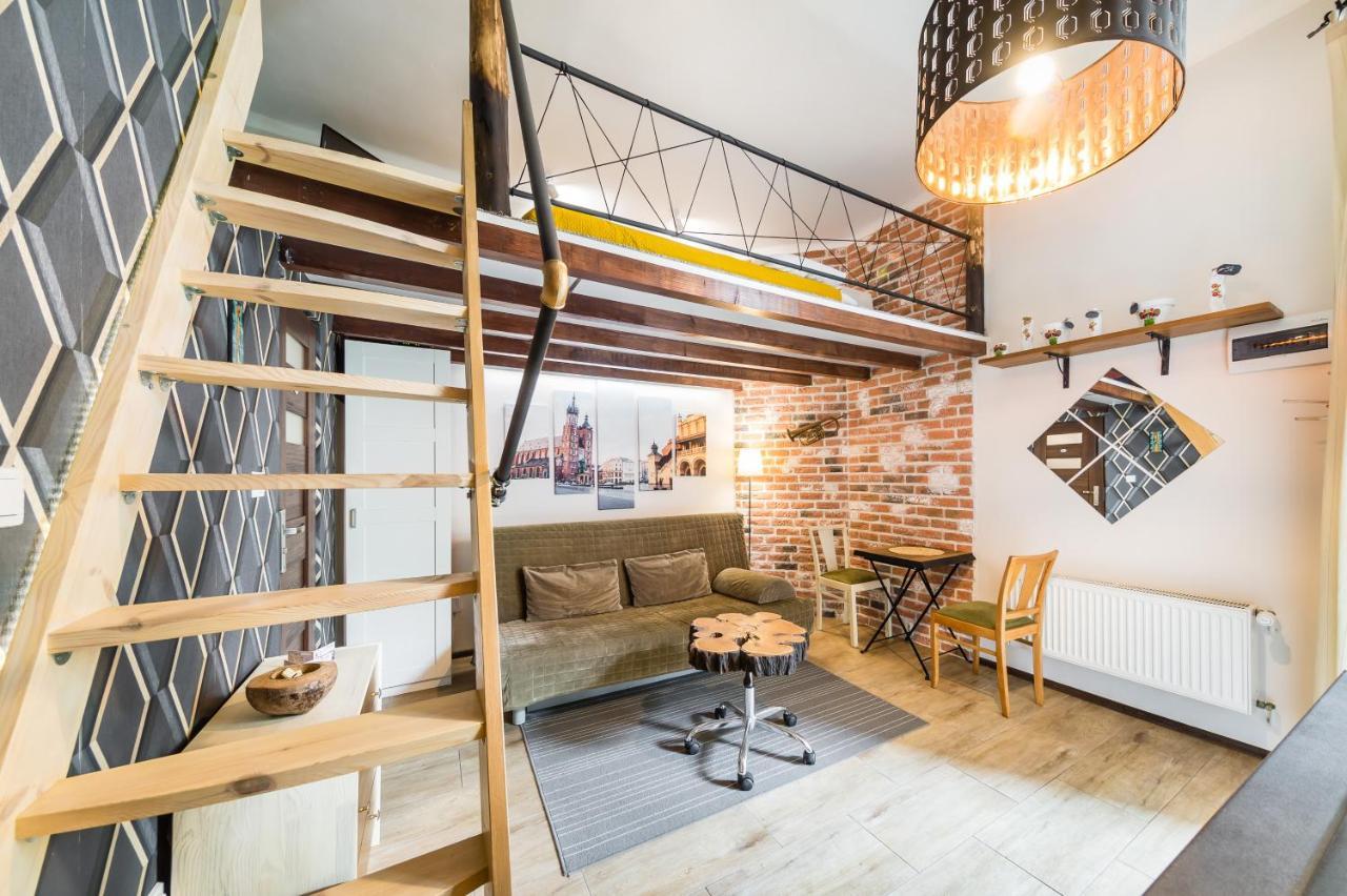 Studio Z Ogrodem Przy Starej Zajezdni Cracovie Extérieur photo