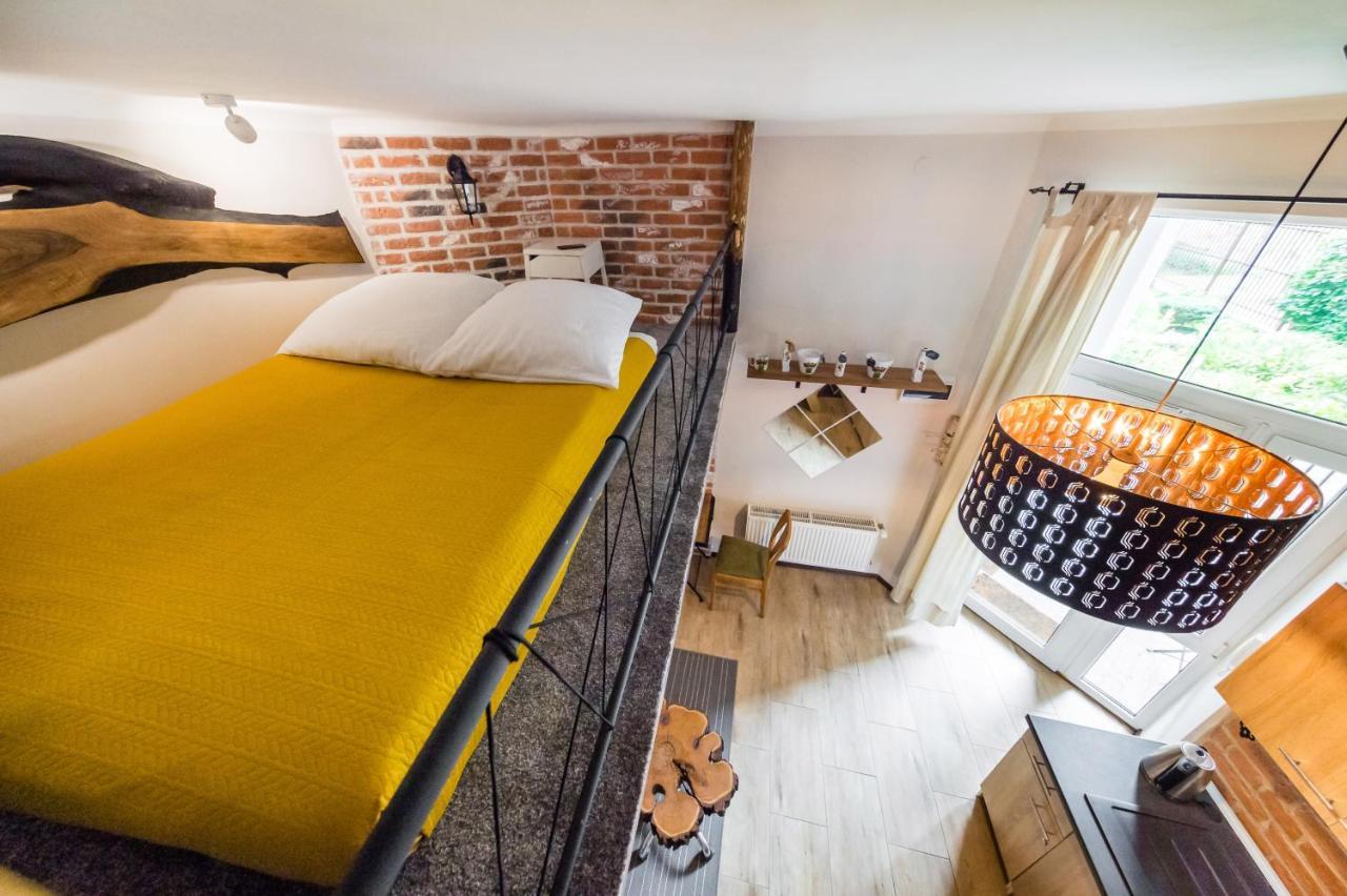 Studio Z Ogrodem Przy Starej Zajezdni Cracovie Extérieur photo