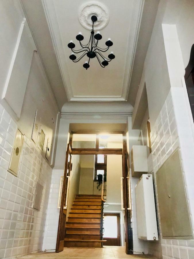 Studio Z Ogrodem Przy Starej Zajezdni Cracovie Extérieur photo