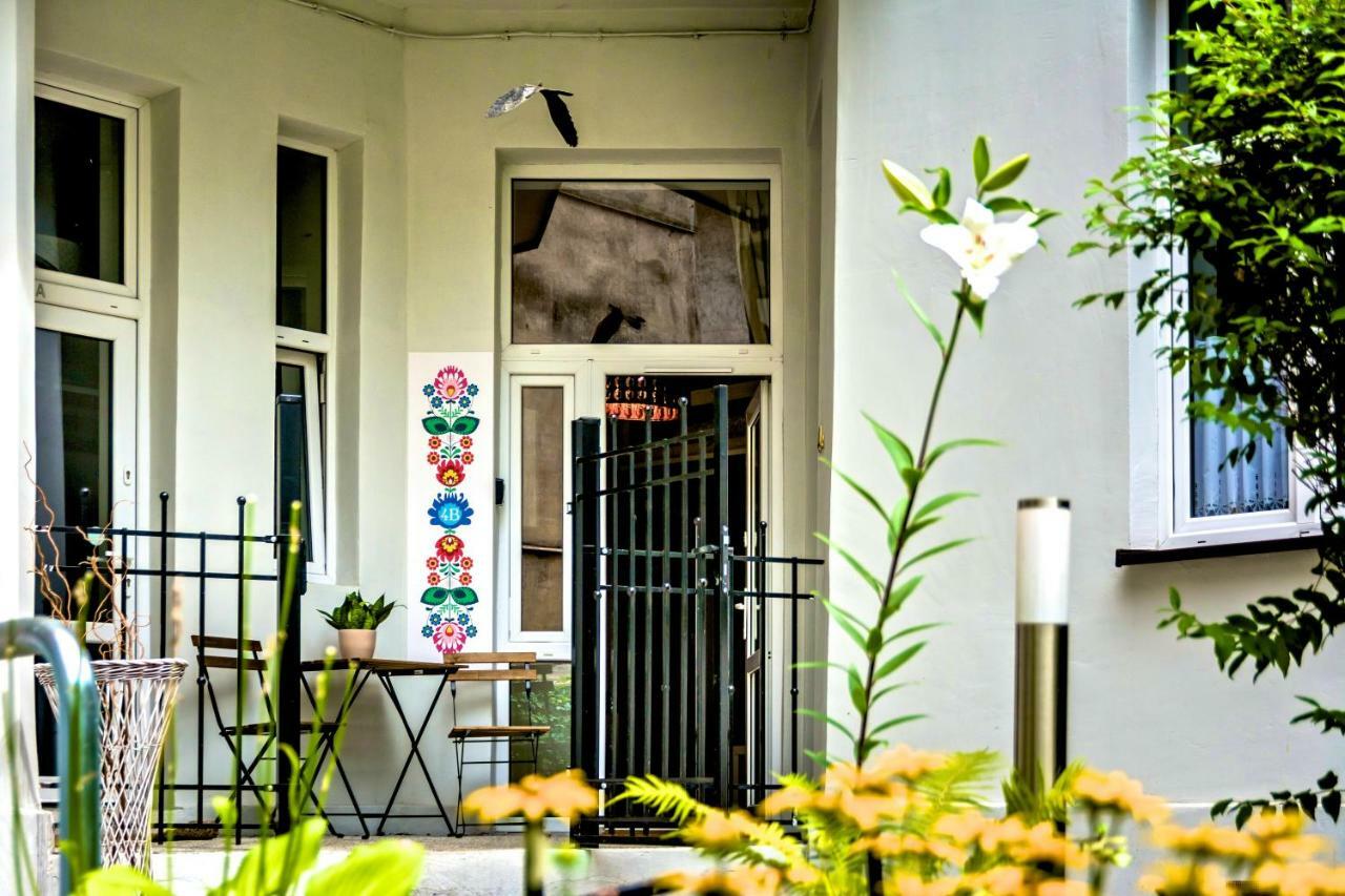 Studio Z Ogrodem Przy Starej Zajezdni Cracovie Extérieur photo